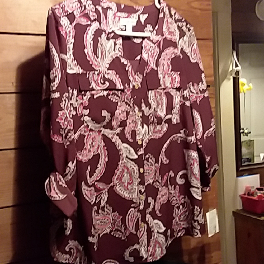 Beautiful blouse - Picture 2 of 2